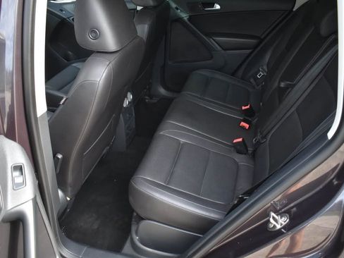 Used 2016 Volkswagen Tiguan S image 12