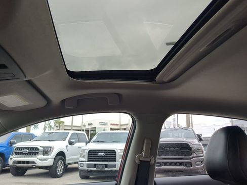 Used 2025 Nissan Sentra SR w/ SR Premium Package image 21