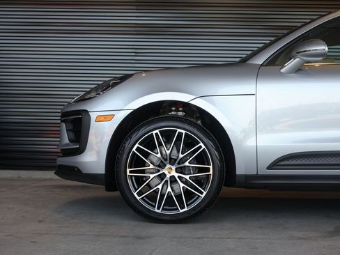 Certified 2025 Porsche Macan AWD/4WD image 13