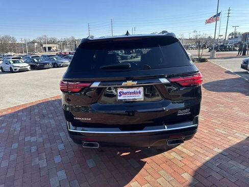 Used 2023 Chevrolet Traverse Premier FWD image 21