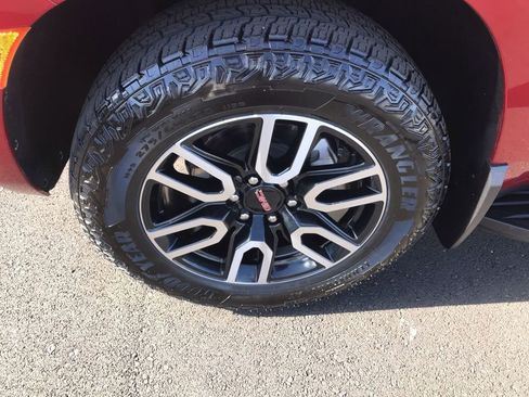 Used 2024 GMC Yukon AT4 w/ Technology Package image 10