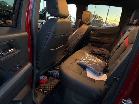 Used 2024 Chevrolet Colorado Z71 w/ Z71 Convenience Package 2 image 9