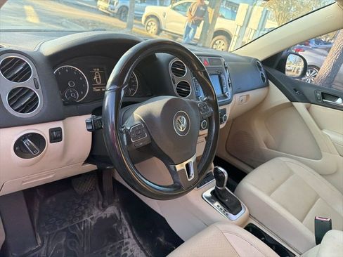 Used 2011 Volkswagen Tiguan SEL image 9