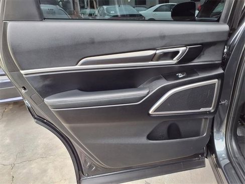 Used 2023 Kia Telluride S image 8