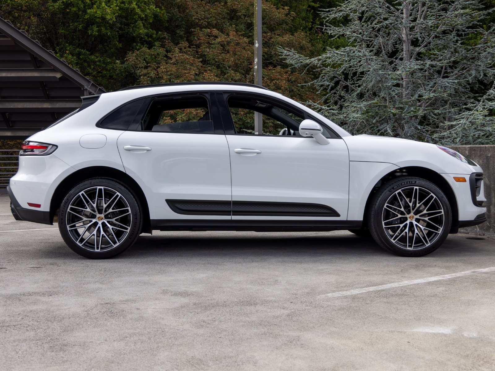Used 2026 Porsche Macan AWD/4WD image 12
