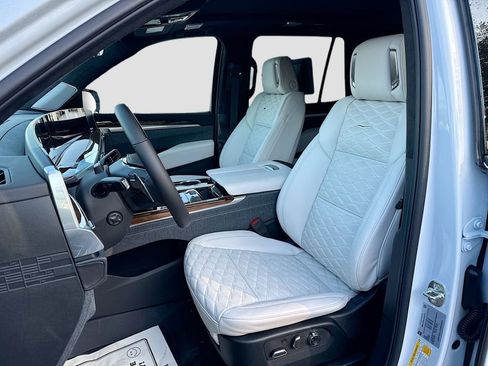 New 2026 Cadillac Escalade Platinum Sport w/ LPO, ONYX Package AWD/4WD image 15