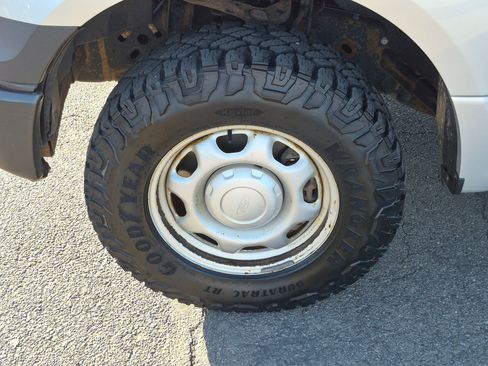 Used 2016 Ford F150 XL w/ Equipment Group 101A Mid AWD/4WD image 12