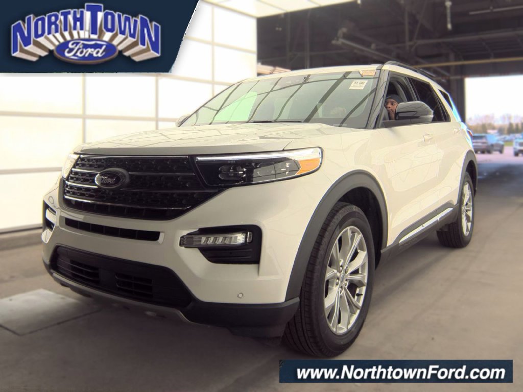 Used 2024 Ford Explorer XLT w/ Equipment Group 202A AWD/4WD image 1