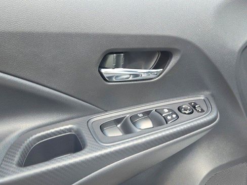 Used 2025 Nissan Versa SV FWD image 18