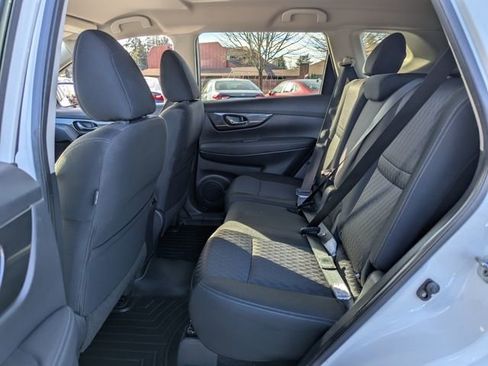 Used 2017 Nissan Rogue SV image 25