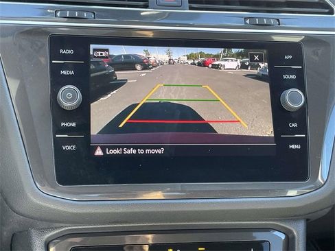 Used 2022 Volkswagen Tiguan SE image 22