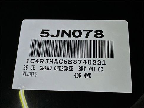 New 2025 Jeep Grand Cherokee Altitude image 24