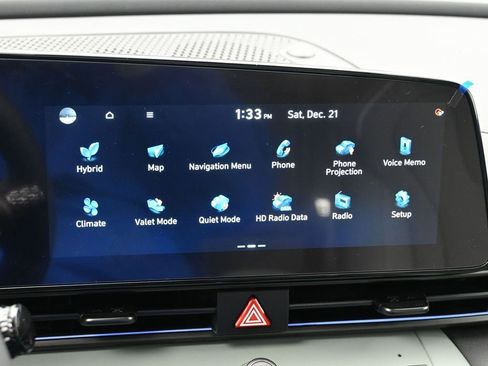 Used 2025 Hyundai Elantra Limited FWD image 15