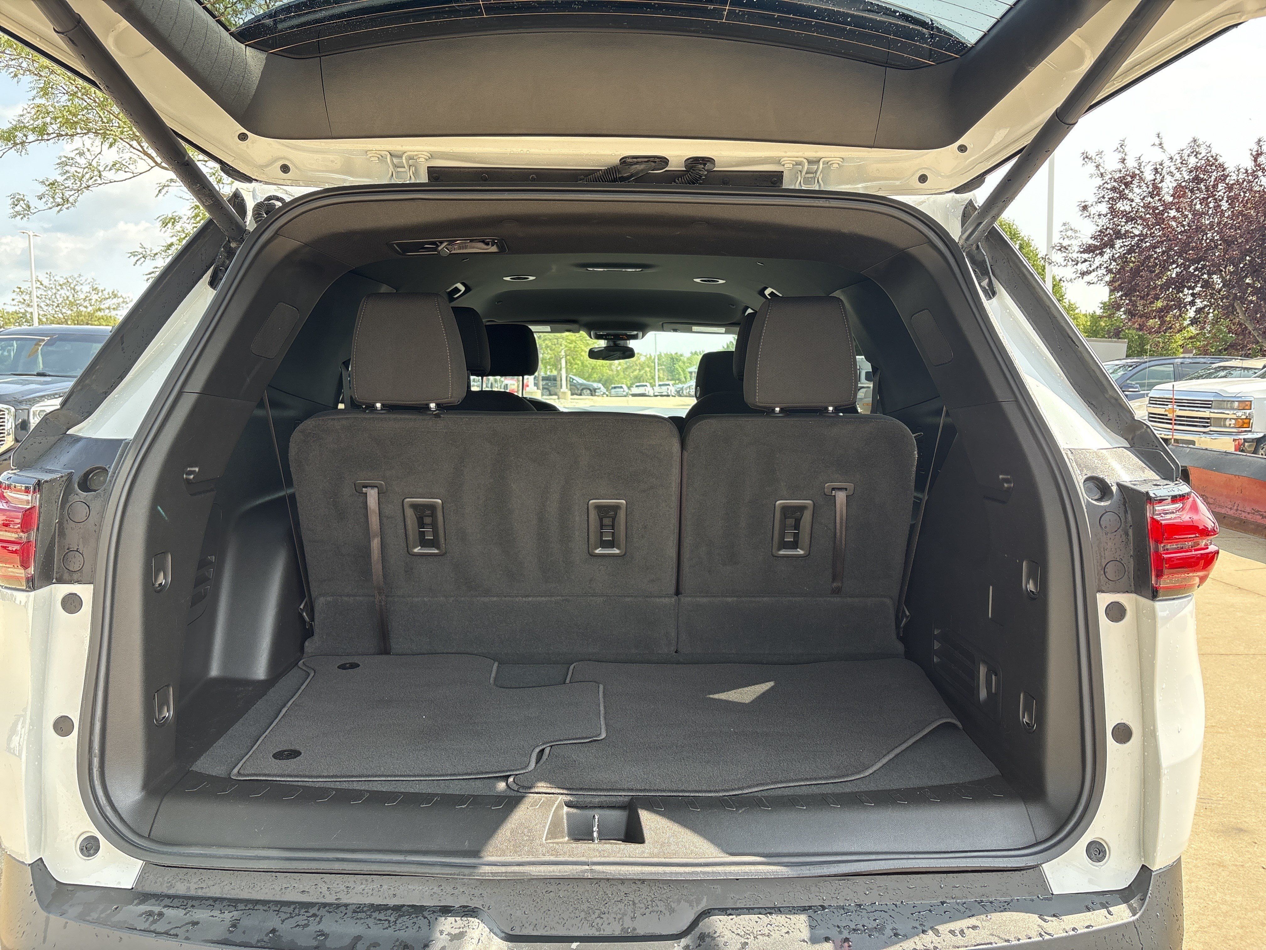 Used 2023 Chevrolet Traverse LT AWD/4WD image 15