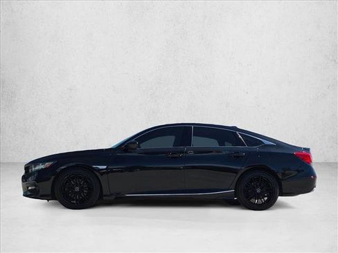 Used 2018 Honda Accord Touring image 9