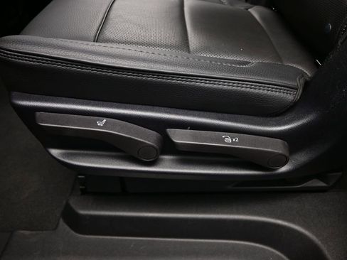 Used 2025 GMC Yukon XL Denali image 43