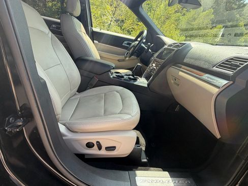 Used 2019 Ford Explorer Limited w/ Ford Safe & Smart Package FWD image 21