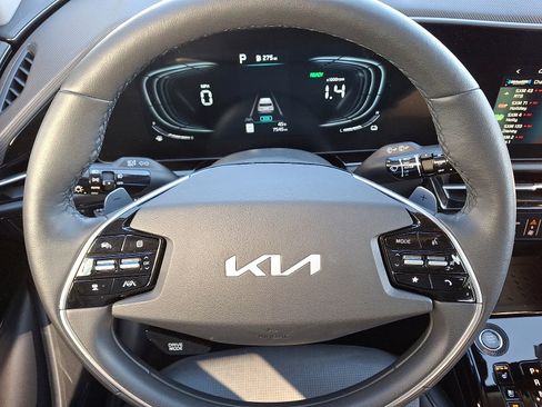 Certified 2025 Kia Niro SX Touring image 20