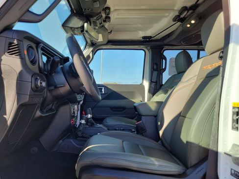 New 2025 Jeep Gladiator Mojave w/ Convenience Group image 21