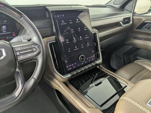 Used 2025 GMC Yukon Denali Ultimate image 17