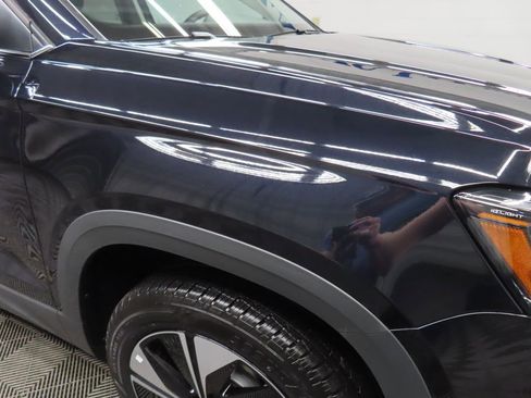 Used 2025 Volkswagen Taos SE image 29