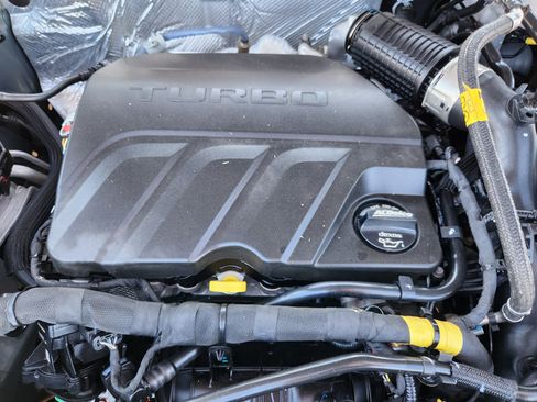 Used 2025 Chevrolet Trax LT image 14