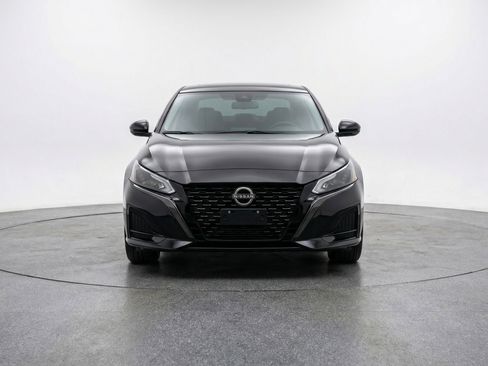 Used 2025 Nissan Altima 2.5 SV FWD image 2