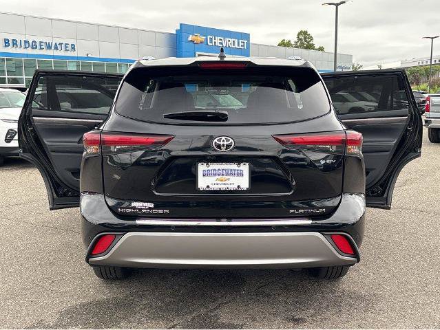 Used 2025 Toyota Highlander Platinum AWD/4WD image 12