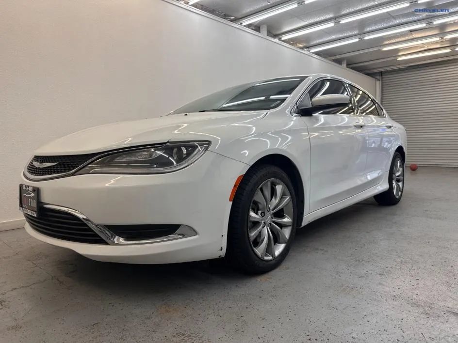 Used 2015 Chrysler 200 Limited FWD image 2