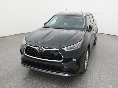 New 2026 Toyota Highlander Platinum image 35