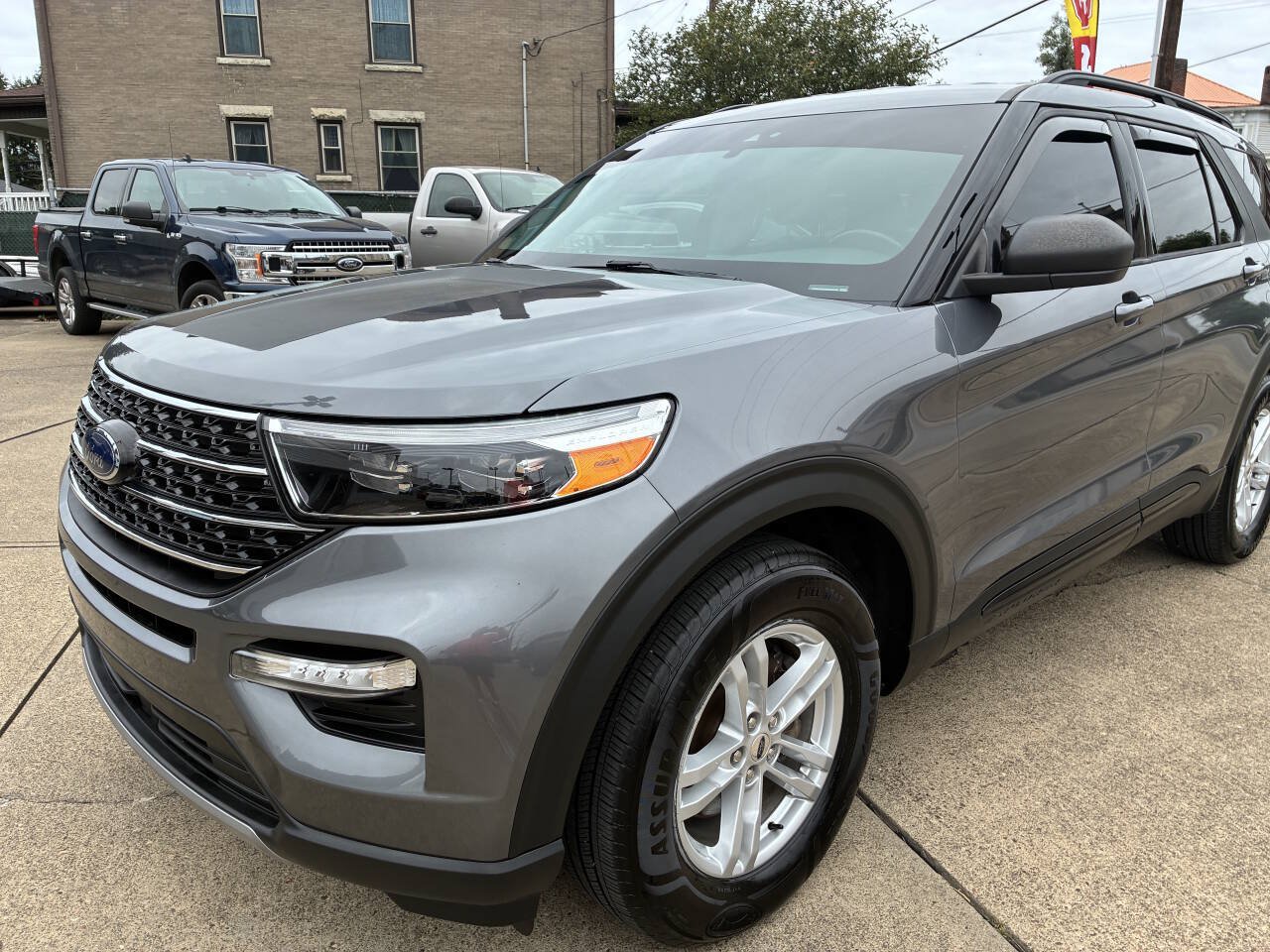 Used 2021 Ford Explorer XLT w/ Equipment Group 202A AWD/4WD image 2