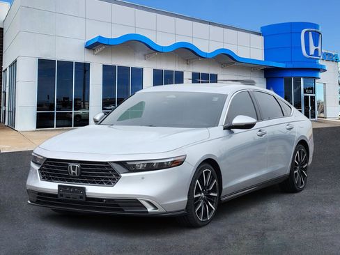 Used 2024 Honda Accord Touring image 2