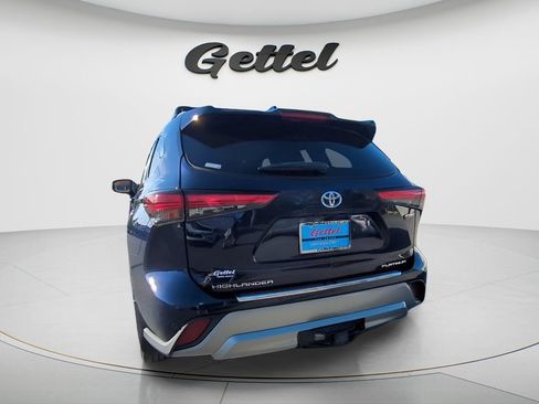 Used 2021 Toyota Highlander Platinum image 4