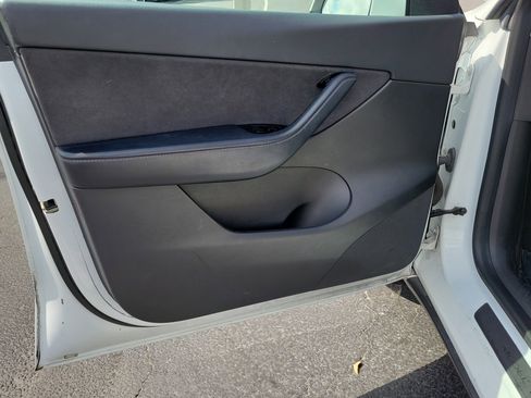Used 2021 Tesla Model Y Long Range AWD/4WD image 19