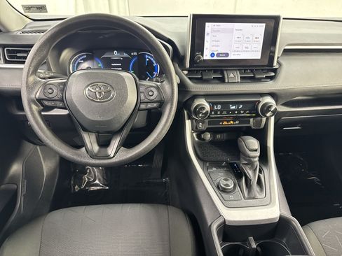 Used 2025 Toyota RAV4 XLE AWD/4WD image 35