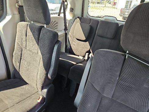 Used 2014 Dodge Grand Caravan SXT FWD image 7