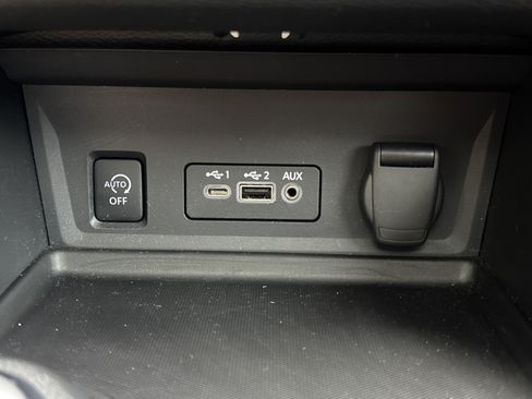 Used 2024 Nissan Sentra SV w/ SV Premium Package FWD image 16