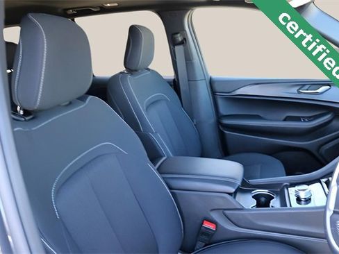 Used 2025 Jeep Grand Cherokee Laredo X image 13