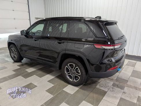 Used 2023 Jeep Grand Cherokee Trailhawk AWD/4WD image 2