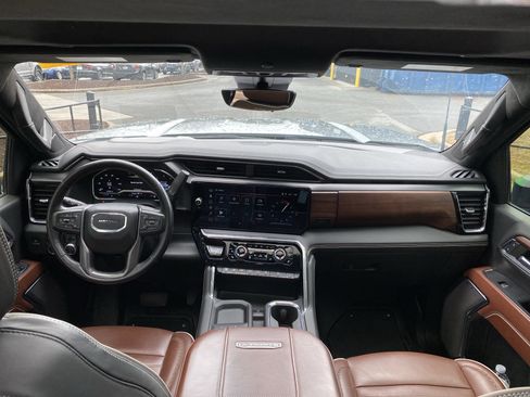 Used 2024 GMC Sierra 2500 Denali Ultimate image 18