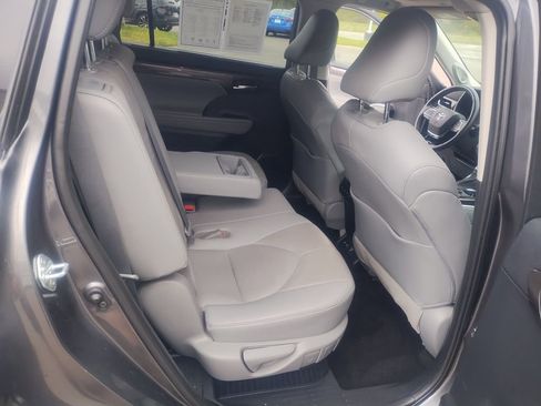Used 2021 Toyota Highlander Limited image 41