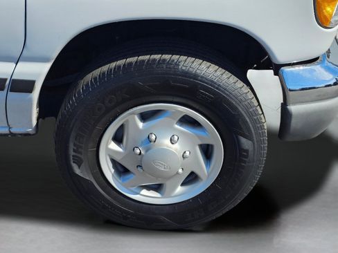 Used 2001 Ford E-350 and Econoline 350 Club Wagon RWD image 26