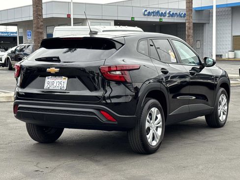 Used 2024 Chevrolet Trax LS image 5