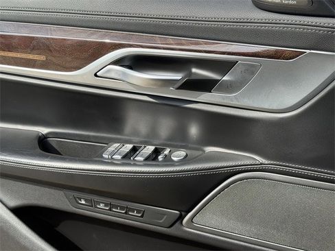 Used 2022 BMW 750i xDrive w/ M Sport Package image 28