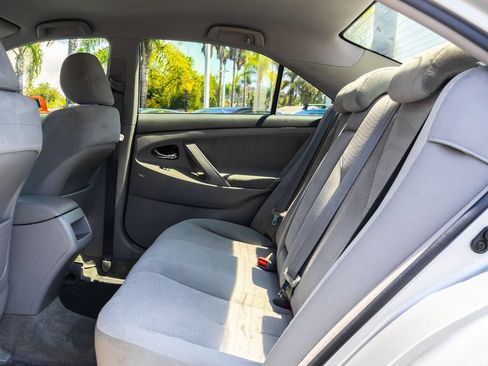 Used 2010 Toyota Camry LE FWD image 14