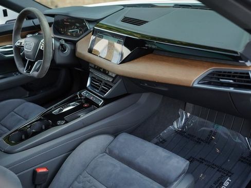 Used 2022 Audi e-tron GT Premium Plus image 21