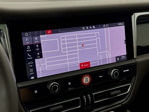 Certified 2025 Porsche Macan AWD/4WD image 19