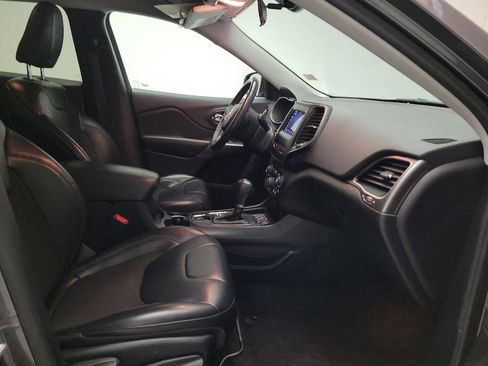 Used 2019 Jeep Cherokee Latitude Plus FWD image 21
