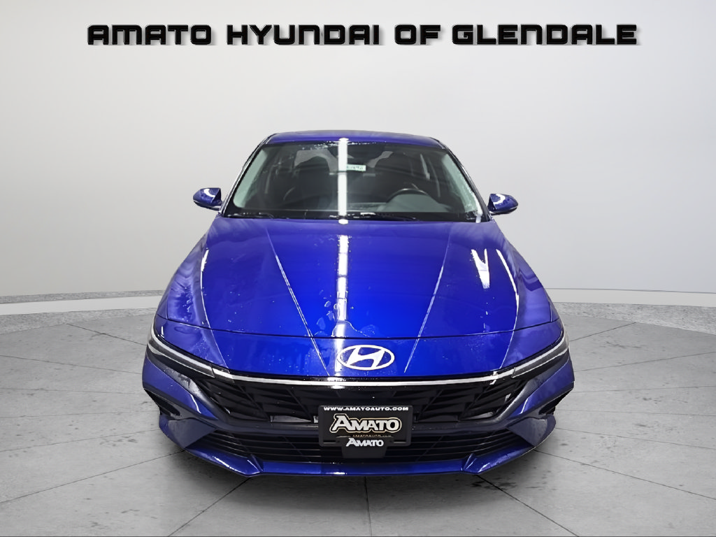 Certified 2025 Hyundai Elantra Limited FWD image 9