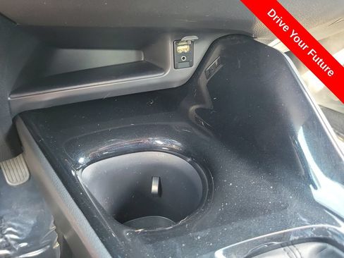 Used 2019 Toyota C-HR Limited FWD image 10